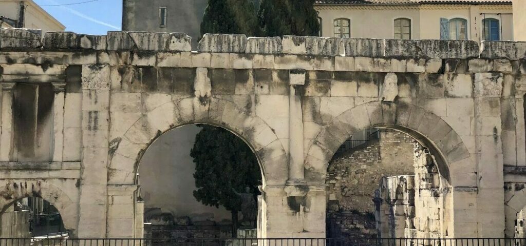 porte auguste nîmes
